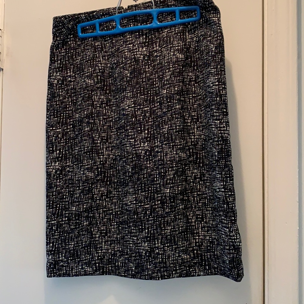 Abstract black and white skirt